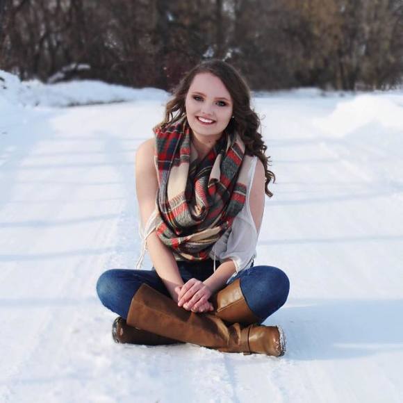 Meet your Posher, Kendra - Picture 1 of 2